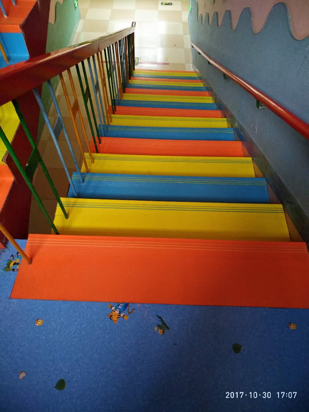 博超地板 幼儿园楼梯塑胶地板整体踏步